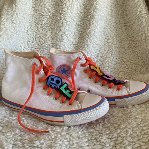 Millie Bobbie Brown Converse - Picture 5 of 6